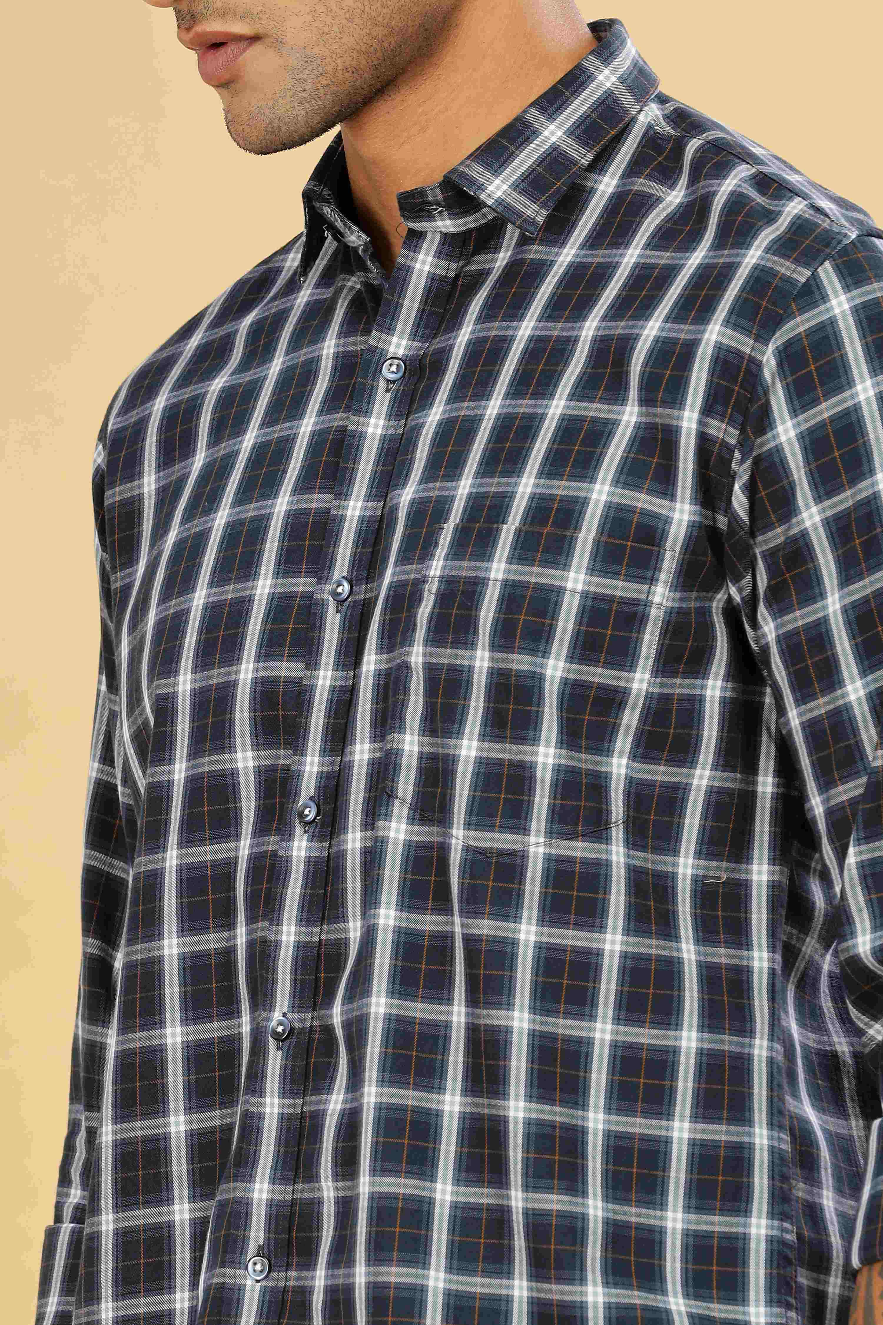 Men's Black and White Casual Checks Shirt